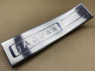 Запчасть накладка на порог салона задняя левая Jaguar XJ 2010