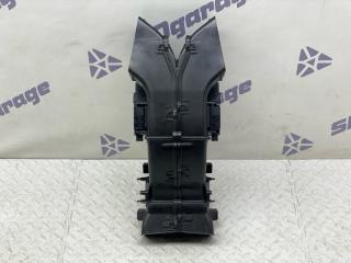 Воздуховод центральная консоль задний Porsche Taycan 9J1 2021 EBFA Воздуховод центральная консоль задний Porsche Taycan 9J1 2021 EBFA