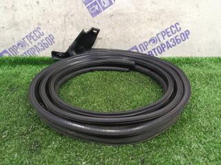 Уплотнительная резинка передняя Ford Mondeo 3 Седан 2006 2.0 CJBA Уплотнительная резинка передняя Ford Mondeo 3 Седан 2006 2.0 CJBA