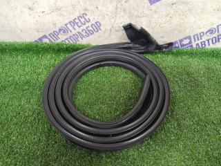 Уплотнительная резинка левая Ford Mondeo 3 Седан 2006 2.0 CJBA Уплотнительная резинка левая Ford Mondeo 3 Седан 2006 2.0 CJBA