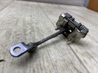 Ограничитель двери правый передний Renault Sandero Хетчбэк 2012 1.6 K7M710 UG45927 Ограничитель двери правый передний Renault Sandero Хетчбэк 2012 1.6 K7M710 UG45927