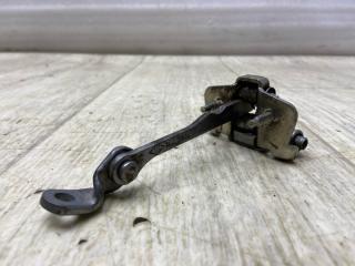 Ограничитель двери левый задний Renault Sandero Хетчбэк 2012 1.6 K7M710 UG45927 Ограничитель двери левый задний Renault Sandero Хетчбэк 2012 1.6 K7M710 UG45927