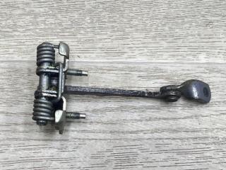 Ограничитель двери левый задний Renault Sandero Stepway Хетчбэк 2014 K7M710 Ограничитель двери левый задний Renault Sandero Stepway Хетчбэк 2014 K7M710