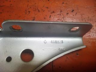 Петля крышки багажника правая Renault Symbol 1 LB K7J Петля крышки багажника правая Renault Symbol 1 LB K7J