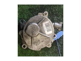 Насос вакуумный Renault Trafic 2010 2.0