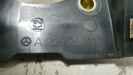 Кронштейн крепления педалей S320 2001 W220 M112.944 3.2л