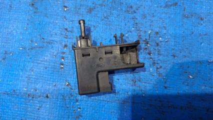 Датчик открытия двери передний Ford Focus x9f4 2005 HWDA Датчик открытия двери передний Ford Focus x9f4 2005 HWDA