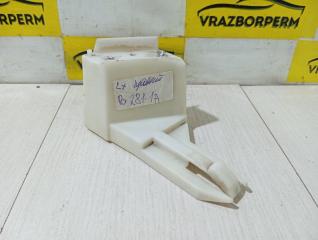 Кронштейн бампера передний правый Mitsubishi Lancer БУ