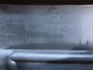 Накладка бампера передняя правая Mercedes Actros