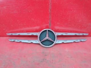 Накладка решетки радиатора Mercedes C W205 БУ