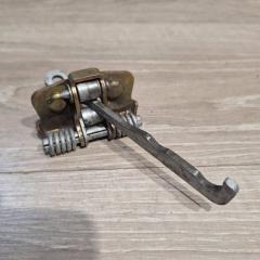 Ограничитель двери RENAULT LOGAN 1 2004-2014 Ограничитель двери RENAULT LOGAN 1 2004-2014