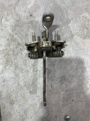 Ограничитель двери RENAULT LOGAN СЕДАН 2004-2015 Ограничитель двери RENAULT LOGAN СЕДАН 2004-2015