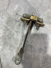 Ограничитель двери RENAULT LOGAN СЕДАН 2004-2015 Ограничитель двери RENAULT LOGAN СЕДАН 2004-2015