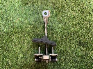 Ограничитель двери левый задний Renault Sandero Stepway 2016 1.6 K7MA812