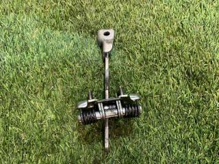 Ограничитель двери левый передний Renault Sandero Stepway 2016 1.6 K7MA812