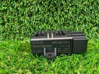 Блок управления подогревом сидений Volkswagen Polo MK6 liftback 2020 1.6 CWVA