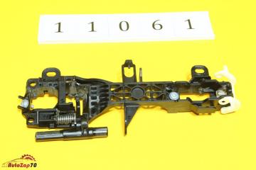 Кронштейн ручки двери передний правый TOYOTA Camry ASV71 6ARFSE БУ