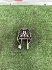 Кронштейн опоры двигателя задний Ford Focus 2 2009 1.6 SHDA 100 лс Кронштейн опоры двигателя задний Ford Focus 2 2009 1.6 SHDA 100 лс