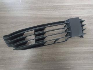 Решетка в бампер передняя правая Volkswagen Passat B5+ новая