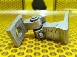 Петля двери передняя верхняя левая Volkswagen Polo MK2 2013 CFNA Петля двери передняя верхняя левая Volkswagen Polo MK2 2013 CFNA