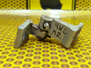 Петля двери передняя нижняя правая Volkswagen Polo MK2 2013 CFNA Петля двери передняя нижняя правая Volkswagen Polo MK2 2013 CFNA