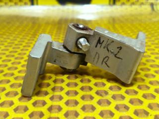 Петля двери передняя верхняя правая Volkswagen Polo MK2 2013 CFNA Петля двери передняя верхняя правая Volkswagen Polo MK2 2013 CFNA