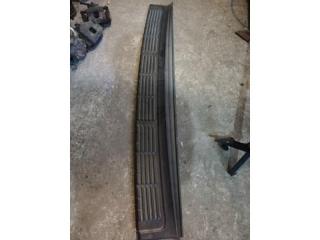 Накладка на багажник TOYOTA LAND CRUISER VDJ200 1VD БУ