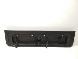 Обшивка крышки багажника задняя Toyota Land Cruiser 2012- 200 64780-60320 Б/У