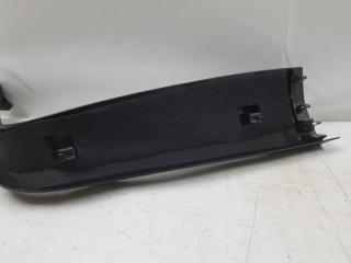 Обшивка крышки багажника правая GL X166