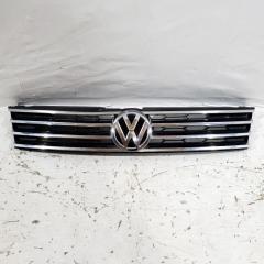Решетка радиатора Volkswagen Touareg 2014-