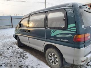 Стекло двери переднее правое MITSUBISHI DELICA PE8W 4M40