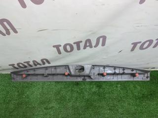 Планка под замок багажника SERENA 2000 VNC24 YD25DDTI