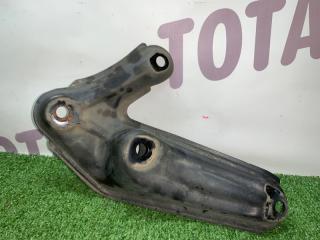 Крепление балки подвески переднее правое TOYOTA VOXY 2004 AZR65 1AZFSE 51023-28030 Б/У