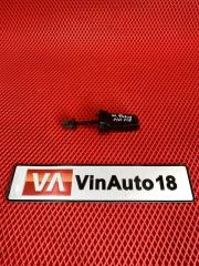 Запчасть ограничитель двери передний правый Skoda Fabia 2013