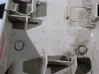 Заглушка крепления сидений передняя правая Harrier 2004 MCU35 1MZ-FE
