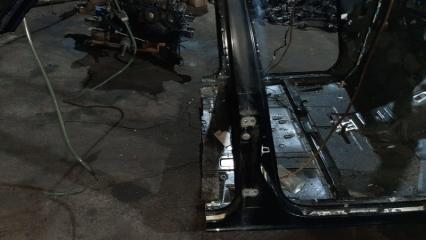 Стойка кузова (центральная). правая TOYOTA Harrier 1999