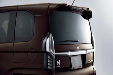 Запчасть накладка на дверь багажника Honda N-BOX 2017