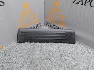 Запчасть накладка порога салона задняя правая Mazda 3