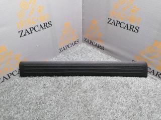 Запчасть накладка порога салона передняя правая Mazda 3