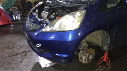 Стойка передняя правая HONDA FIT GE6 L13A