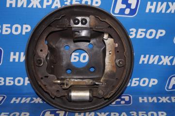 Щит опорный задний правый Renault Duster 2012 2.0 F4RB403 8200738626D Б/У