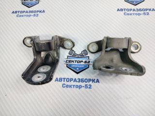 Петля двери передняя правая Nissan Qashqai 2009