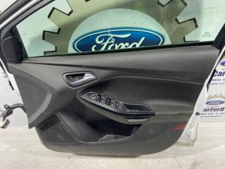 Обшивка двери передняя правая Ford Focus 3 (11-14) 2012