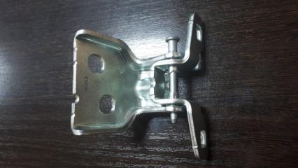 Петля двери левая передняя Nissan Terrano D10 Петля двери левая передняя Nissan Terrano D10