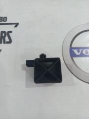 Запчасть кронштейн радиатора Volvo XC60 2010