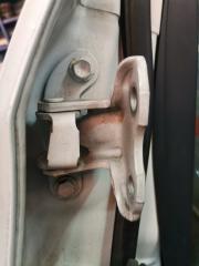 Кронштейн Двери задний правый Toyota Vitz 2011