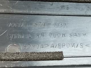 Накладка на стойку двери задняя левая Honda Stream RN1 D17A