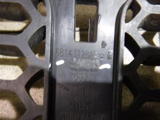 Накладка на решетку радиатора Grand Cherokee WK2