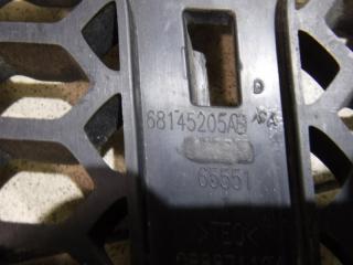 Накладка на решетку радиатора Grand Cherokee WK2