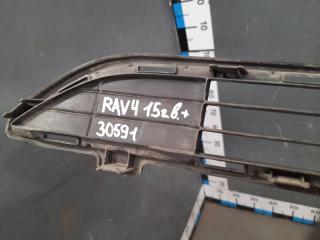 Решетка в бампер центральная RAV4 4